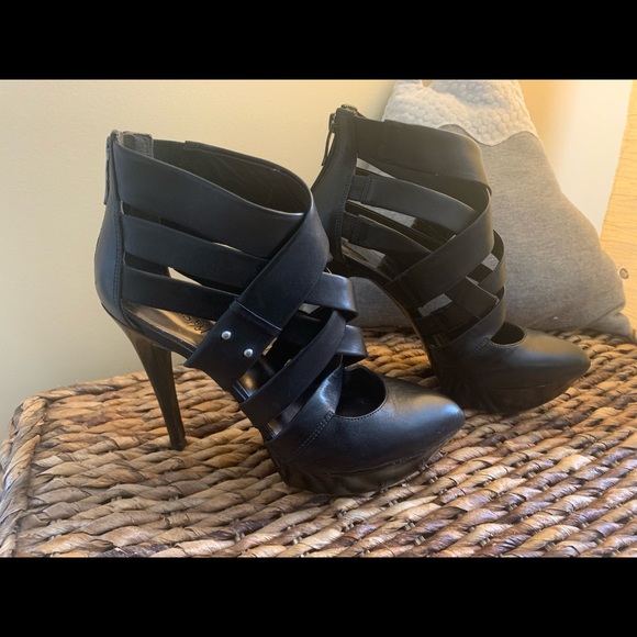 Like new Size 8.5 Guess heels - Picture 5 of 5